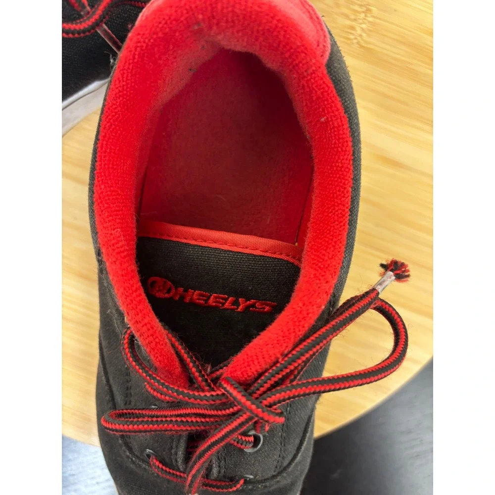 Heelys Skate Shoes Kids Size‎ 6 Black Red Canvas Low Top Roller Sneakers